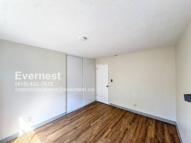 Building Photo - Spacious 2-Bed, 2-Bath Single-Family Home ...