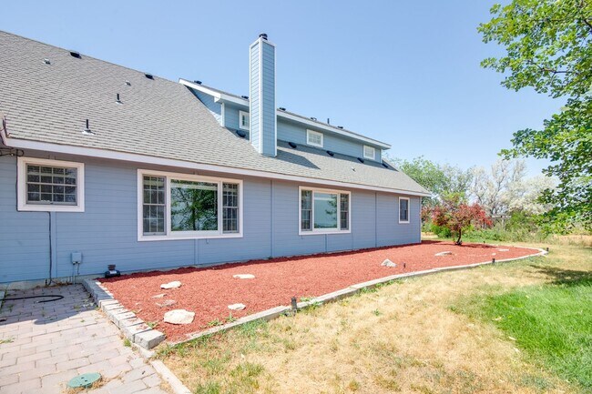 Building Photo - 3 Bedroom Farm House For Rent
