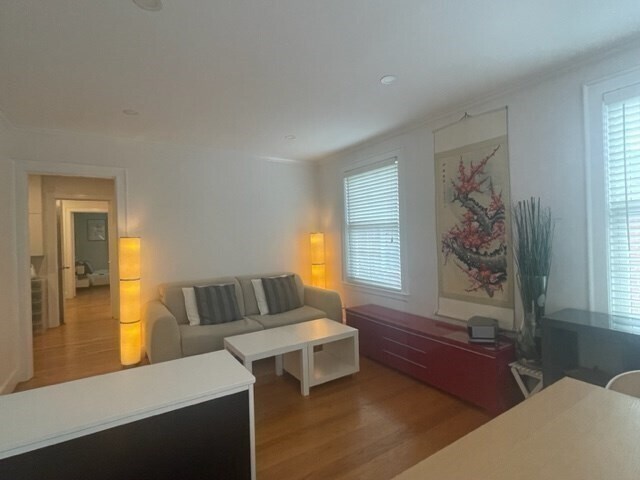 Building Photo - 348 Harvard St