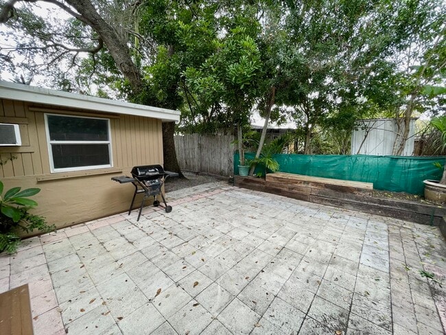 Building Photo - 320 SW 21st St