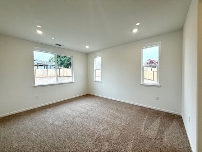 Building Photo - Brand New 4 Bedroom Home