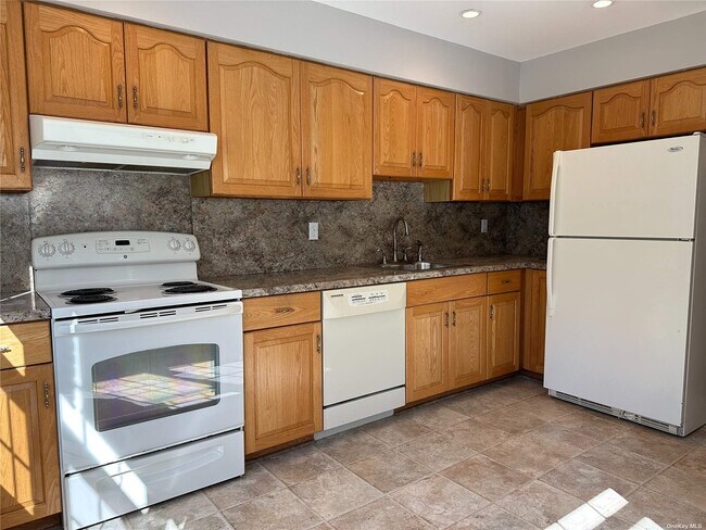 Building Photo - 36 Revere Dr