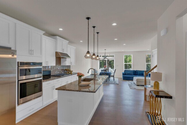 Building Photo - 29 Beachwood Dr