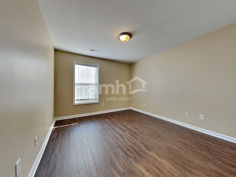 Building Photo - 10900 Aspen Grove Way