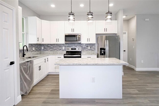 Building Photo - 4510 Boabadilla Ave