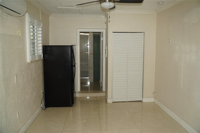 Building Photo - 3435 SW 104th Ct