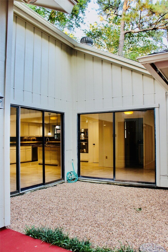 Building Photo - 9 Willowherb Ct