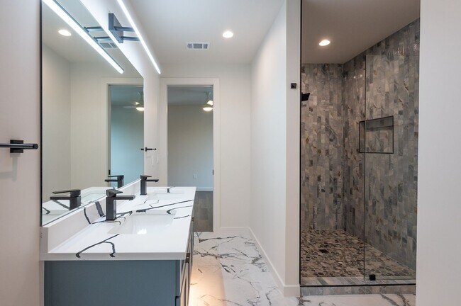 Building Photo - Modern, Updated, South Austin Two Story