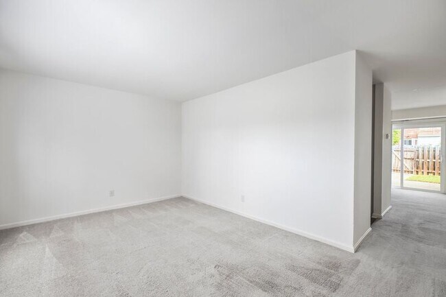 Building Photo - 307 Ellery Ct