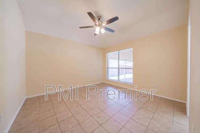 Building Photo - 1175 Meadows Dr