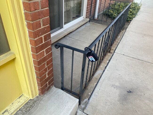 Building Photo - 3553 N Neenah Ave