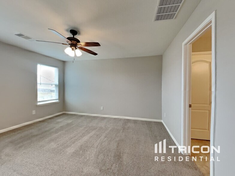 Building Photo - 5342 Castle Discordia St