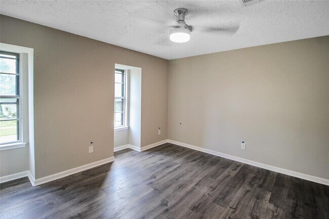 Building Photo - 15102 Torry Pines Rd