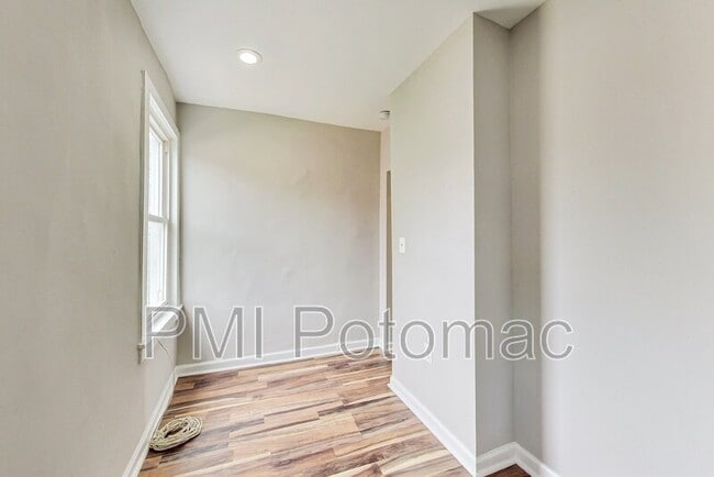 Building Photo - 834 N Stricker St