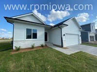 Building Photo - PRIME LOCATION!! 4 Bed, 2 Bath Ranch in Waukee
