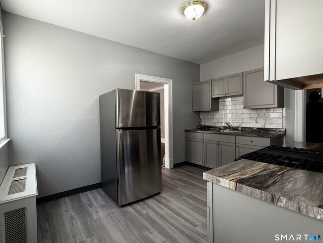 Building Photo - 41-43-43 Hebron St