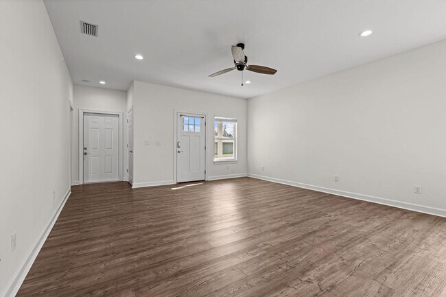 Building Photo - 2811 N Panama Ave