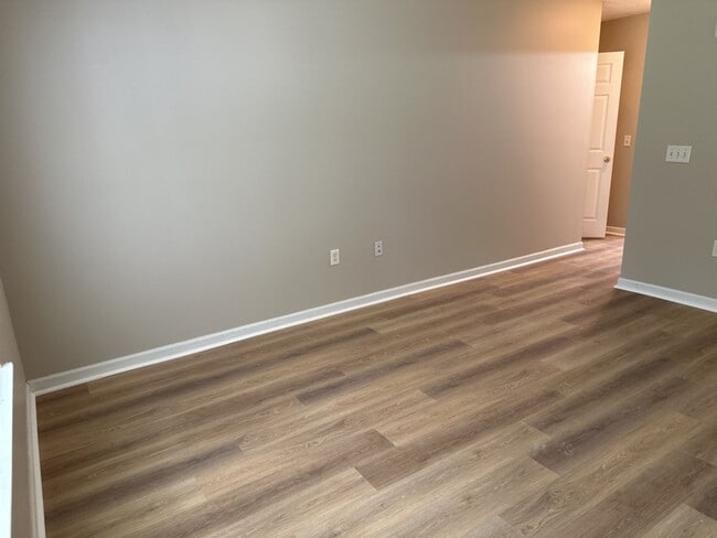 Building Photo - 247 Laurel Hill Cir