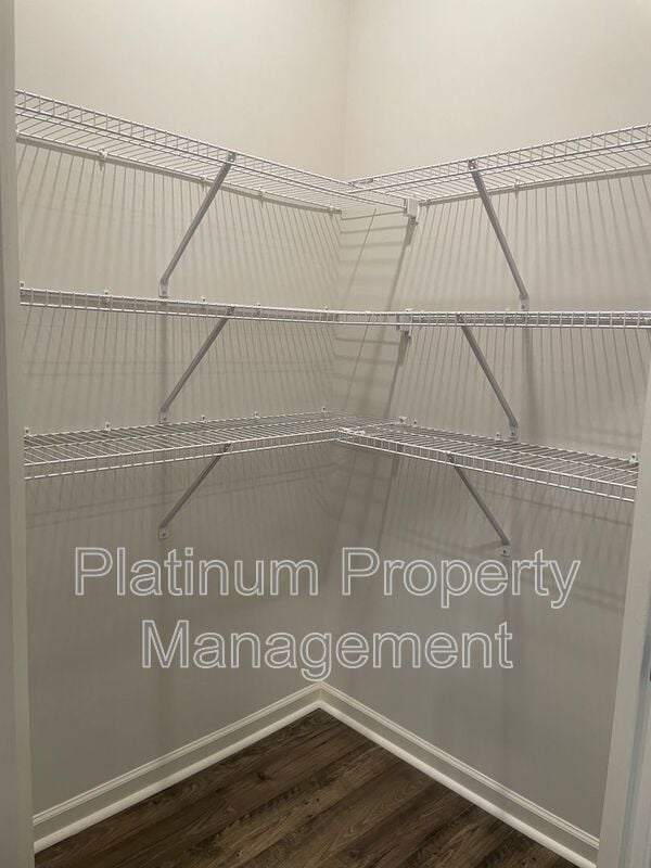 Building Photo - 551 Stoneybrook Dr