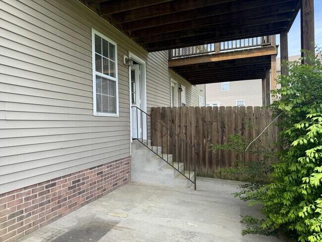 Building Photo - 110 Bob White Way