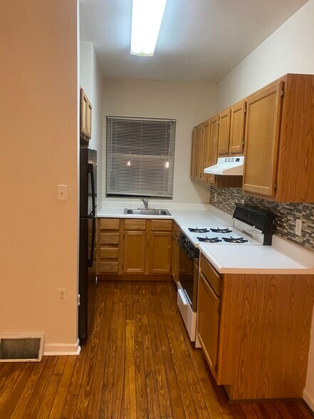 Building Photo - 6815 Ridge Ave