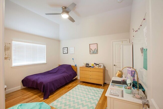 Building Photo - 1614 Thoroughbred Ln