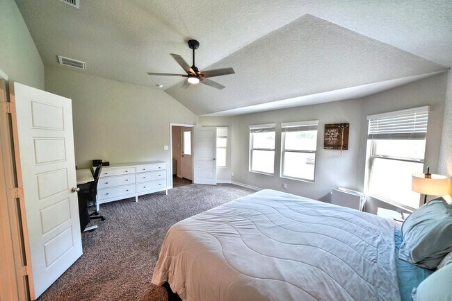 Building Photo - Stunning Home with 3-Car Garage in New Bra...