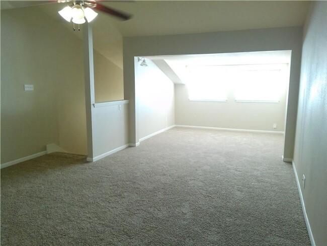 Building Photo - 2725 Santa Fe Unit D - 2/Bed 2.5/Bath - $1...