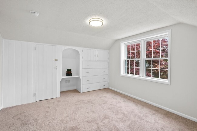 Building Photo - Charming Conshohocken Home | 2 Beds, 2 Baths, Finished Basement, Wine Cellar & 2 Parking Spaces