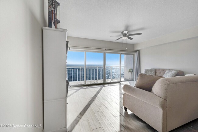 Building Photo - 1825 Riverside Dr