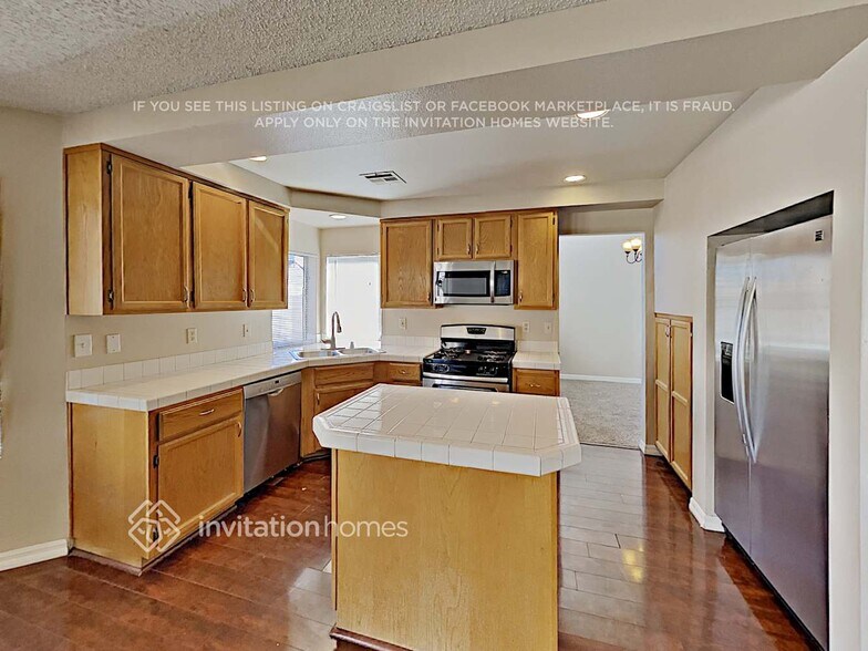 Building Photo - 914 Sparrow Ct