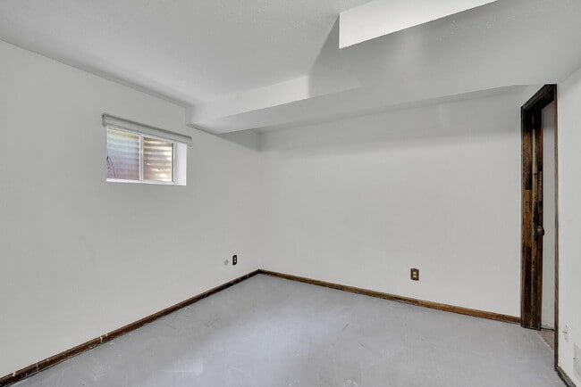 Building Photo - $3,095.00, 4-bed, 2.5-bath located in West...
