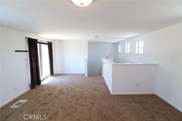 Building Photo - 561 W Maple Ave