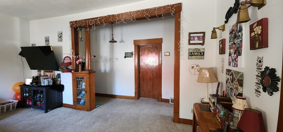 Building Photo - 807 Chicago St