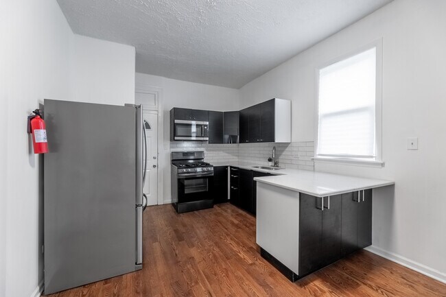 Primary Photo - 8506 S Mackinaw Ave