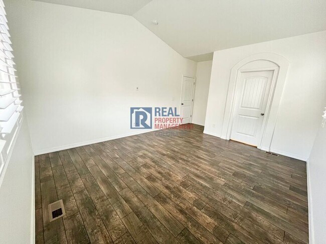 Building Photo - 10831 Fossil Dust Dr