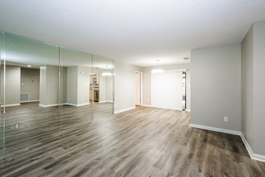 Building Photo - 813 Regal Palm Ct