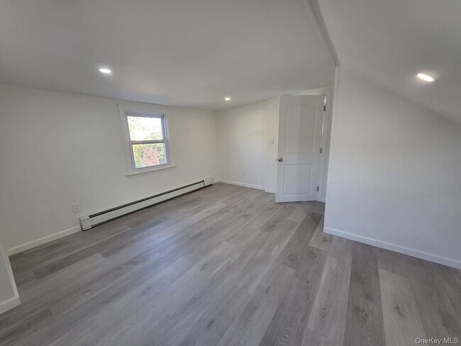 Building Photo - 113 Yoakum Ave