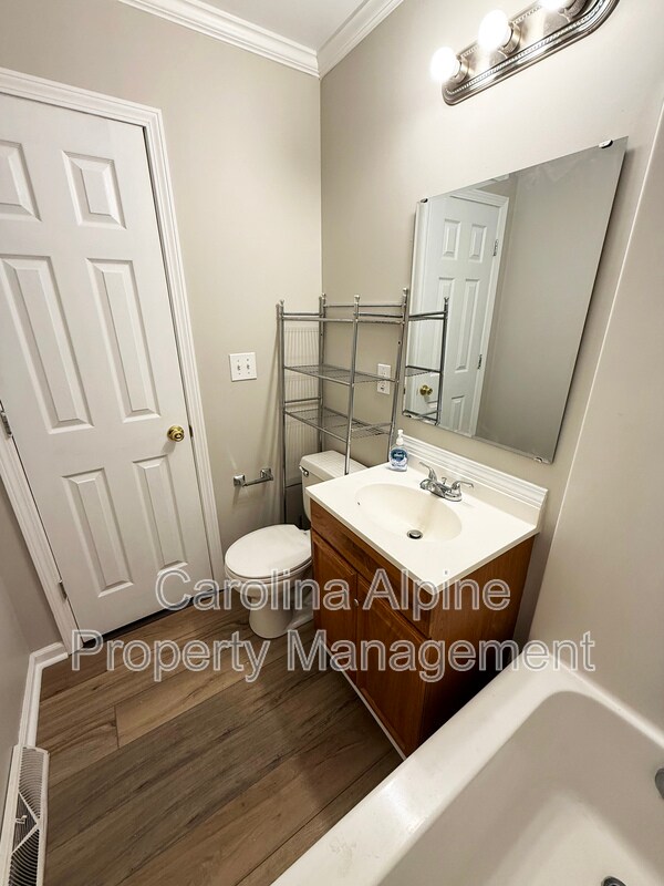 Building Photo - 409 S Merritt Ave