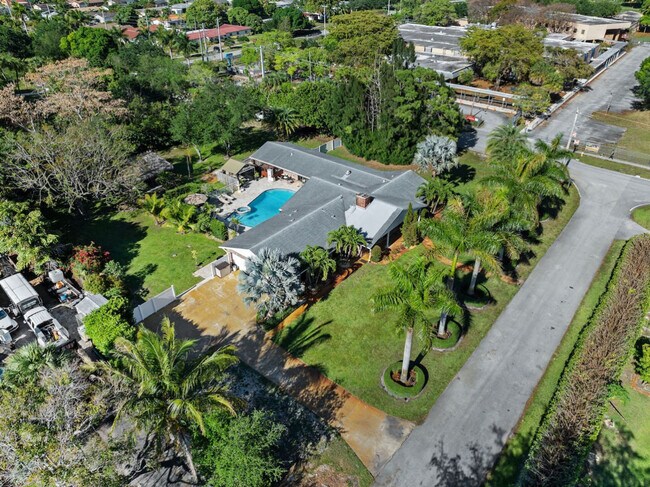 Building Photo - 4501 Briarcliff Ln