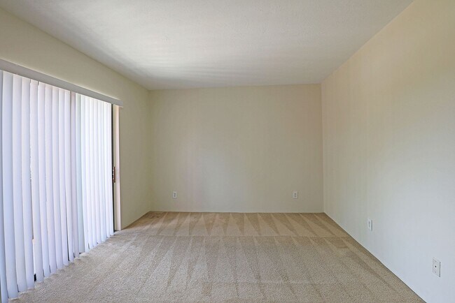 Building Photo - 1556 Park Meadows Dr