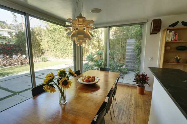 Dining area - 1709 Dewey St