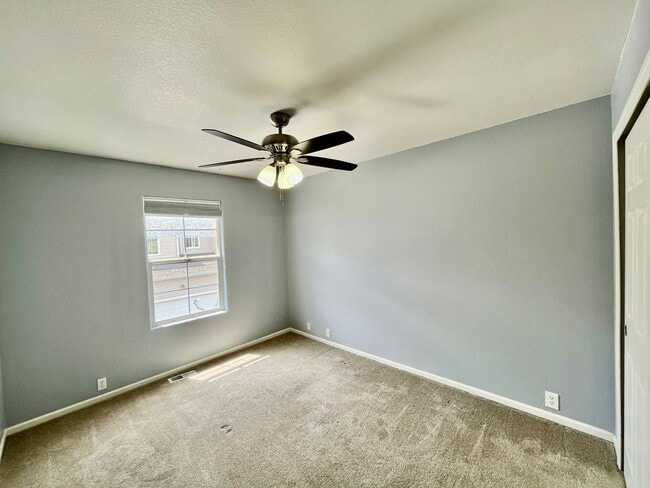 Building Photo - Beautifully Updated 3 Bedroom Town Home