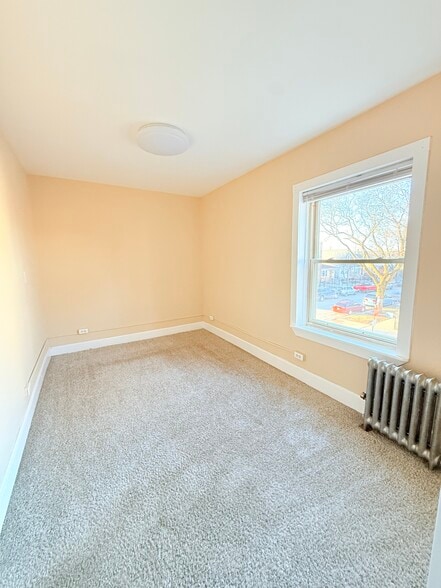 Building Photo - 4455 W Dickens Ave