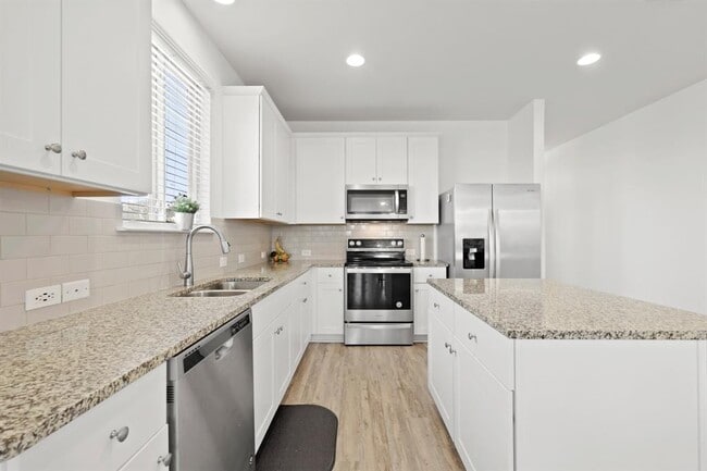 Building Photo - 240 Bedford Falls Ln