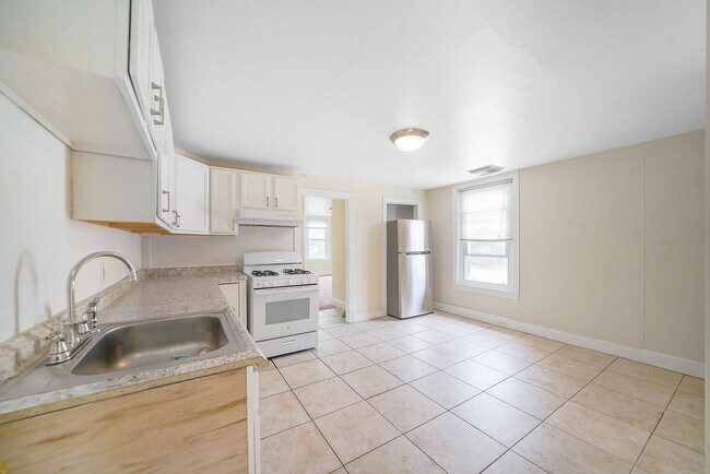 Building Photo - 661 Downingtown Pike