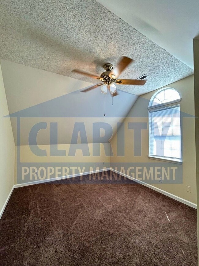 Building Photo - 3-bedroom home w/ single car garage!