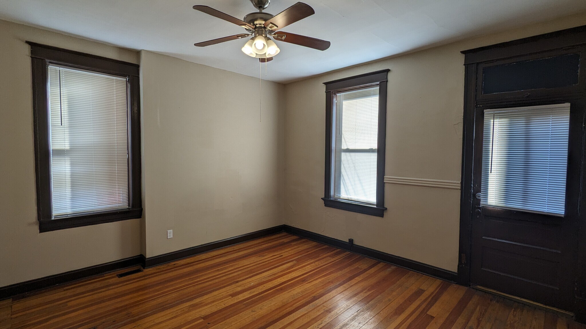 Building Photo - 2203 Jules St