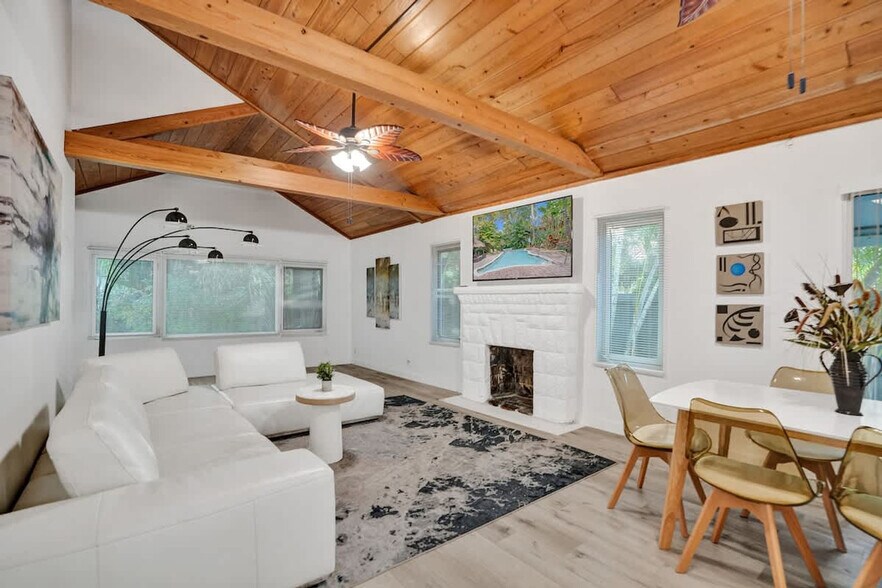 Building Photo - 1115 SW 4th St