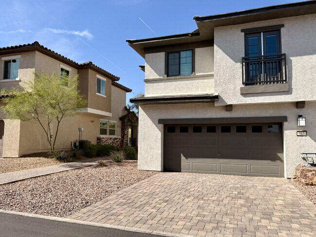 Building Photo - 3 BED 2.5 BATH 2 CAR GARAGE TOWNHOUSE W/ LOFT IN HENDERSON CADENCE COMMUNITY FEAT. COMMUNITY POOL!